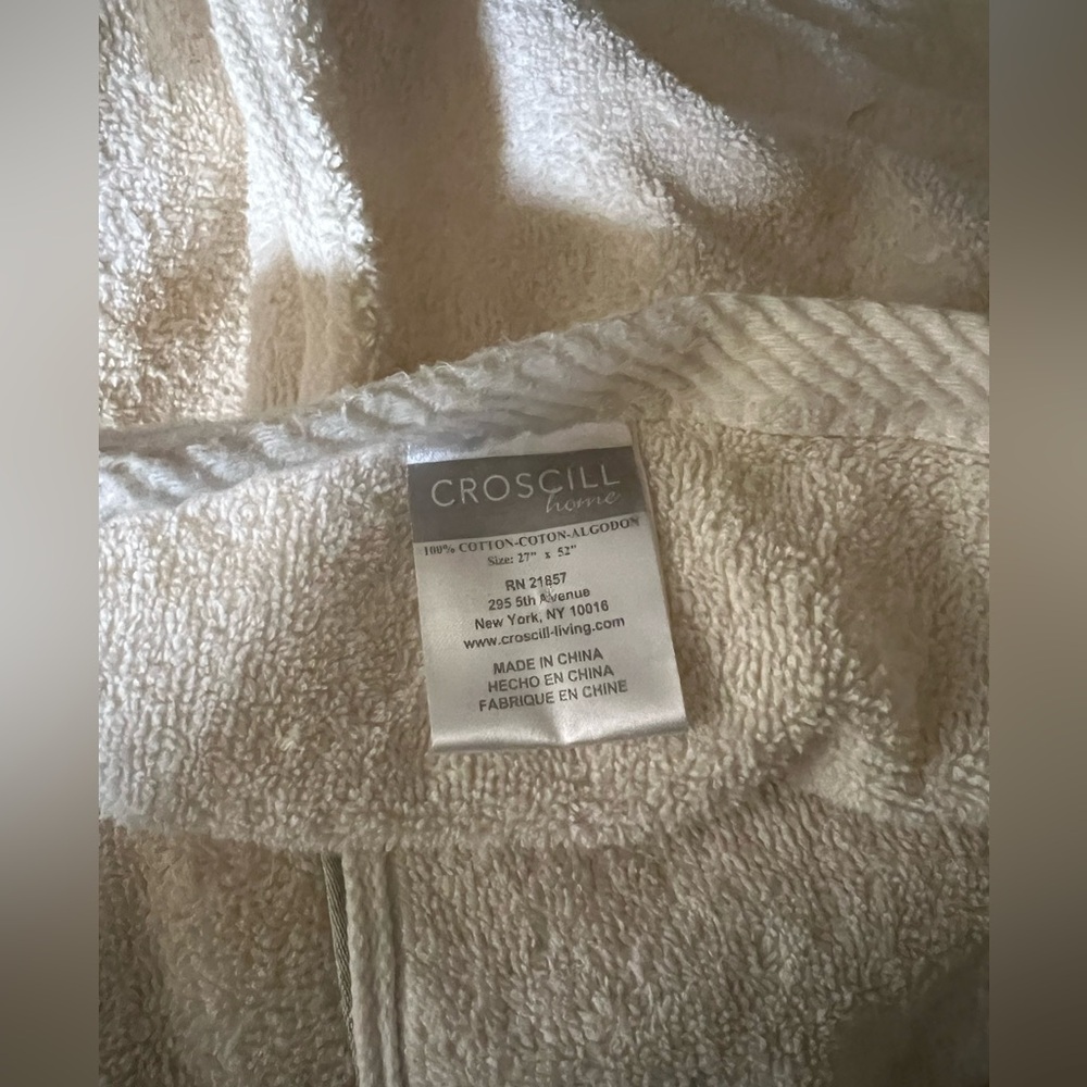 🥰❤️🥰Elegant Cream and Gold Decorative  towels - Picture 2 of 6